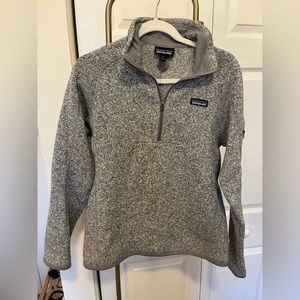 Patagonia women’s 1/4-zip fleece - gray size small.